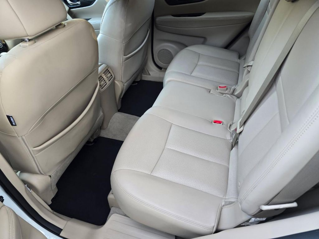 2015 Nissan Rogue Image 6