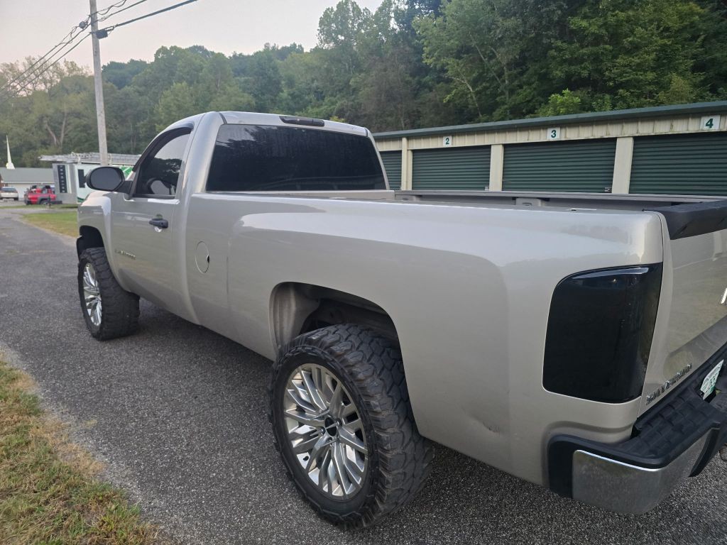 2007 Chevrolet Silverado 1500 Image 2