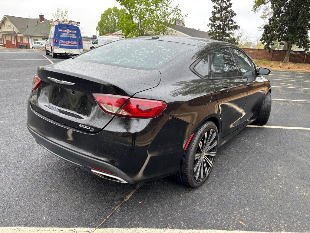 2015 Chrysler 200 Image 4