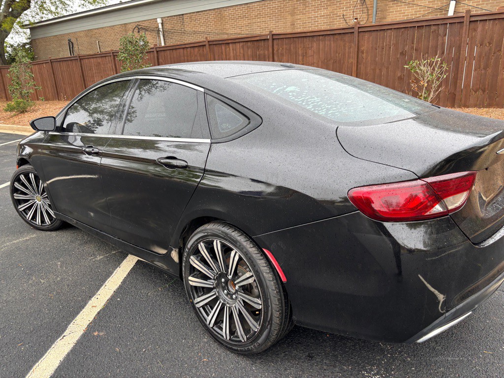 2015 Chrysler 200 Image 6