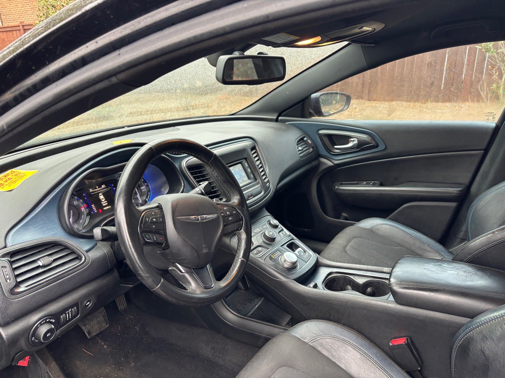 2015 Chrysler 200 Image 8
