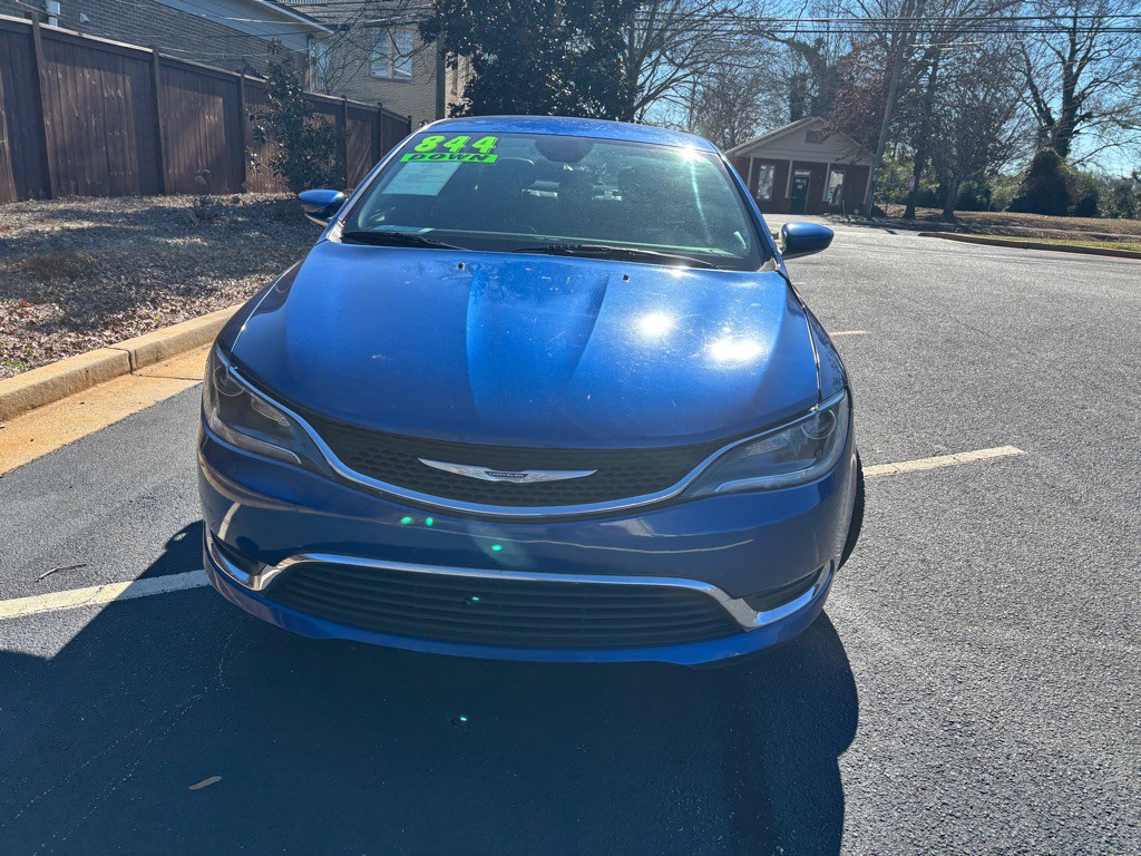 2017 Chrysler 200 Image 2