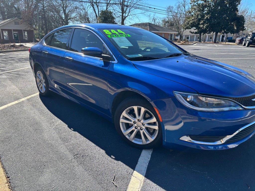 2017 Chrysler 200 Image 3