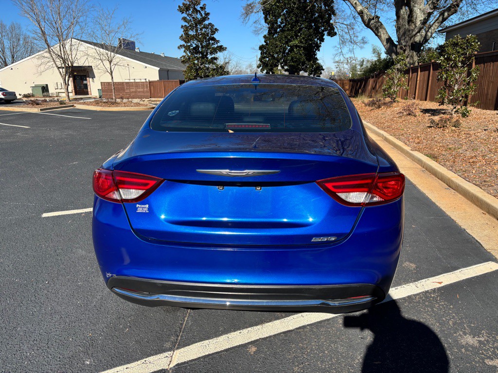 2017 Chrysler 200 Image 5