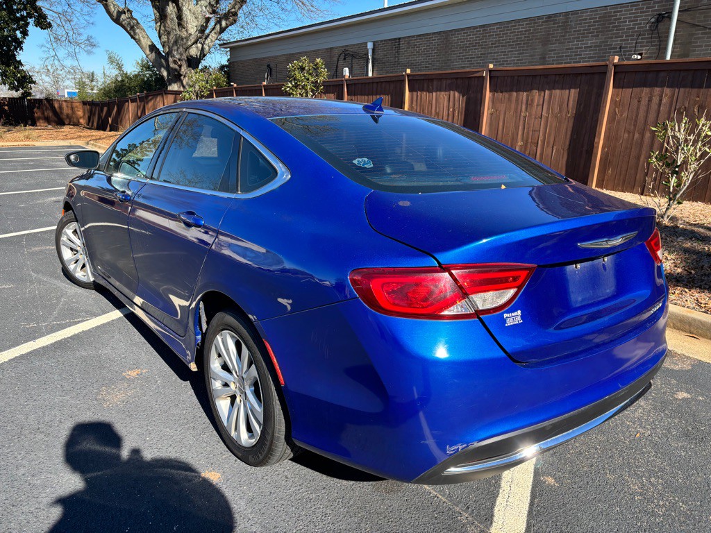 2017 Chrysler 200 Image 6