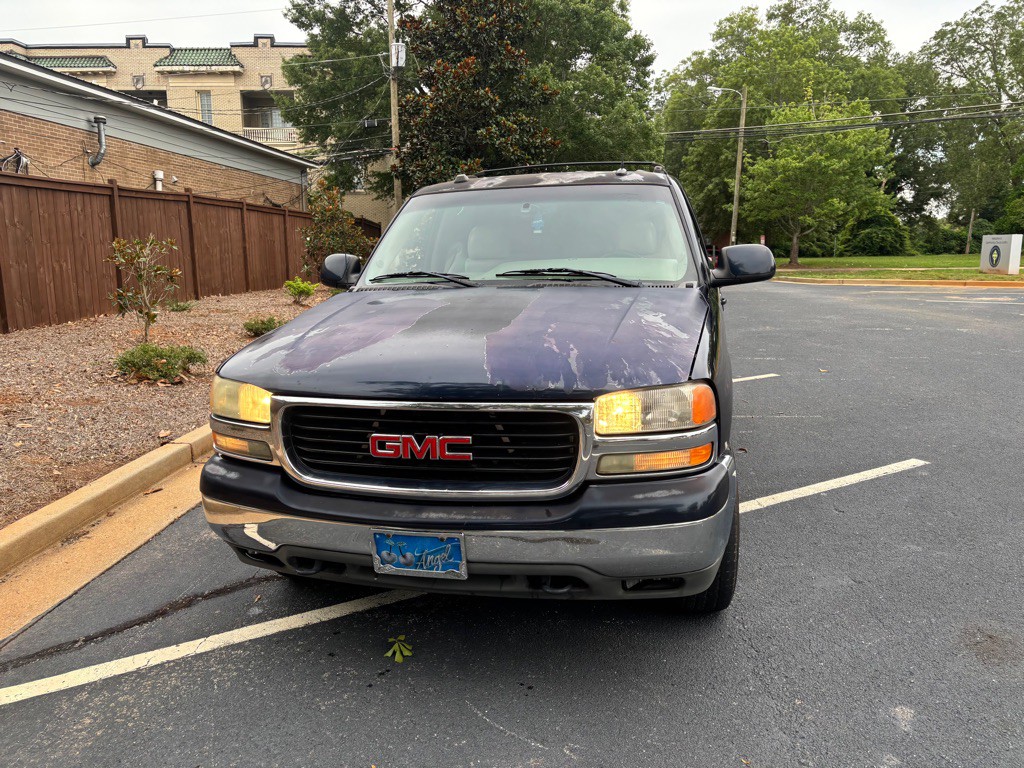2004 GMC Yukon Image 2