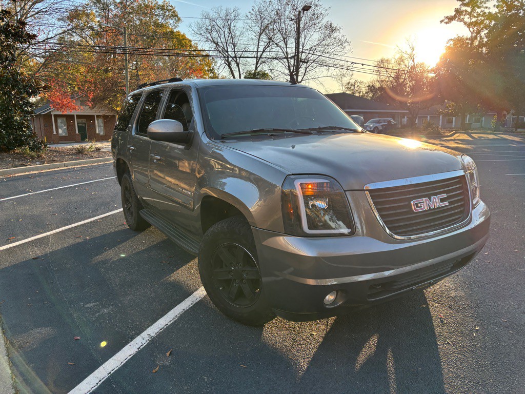 2007 GMC Yukon Image 2