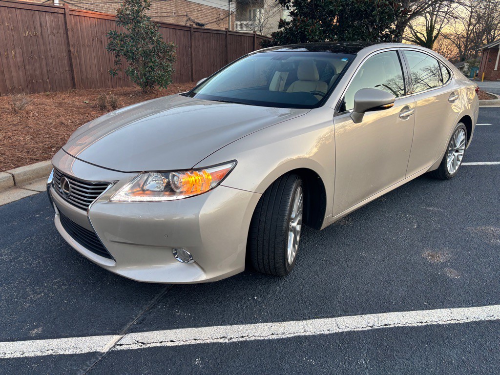 2013 Lexus ES Image 1