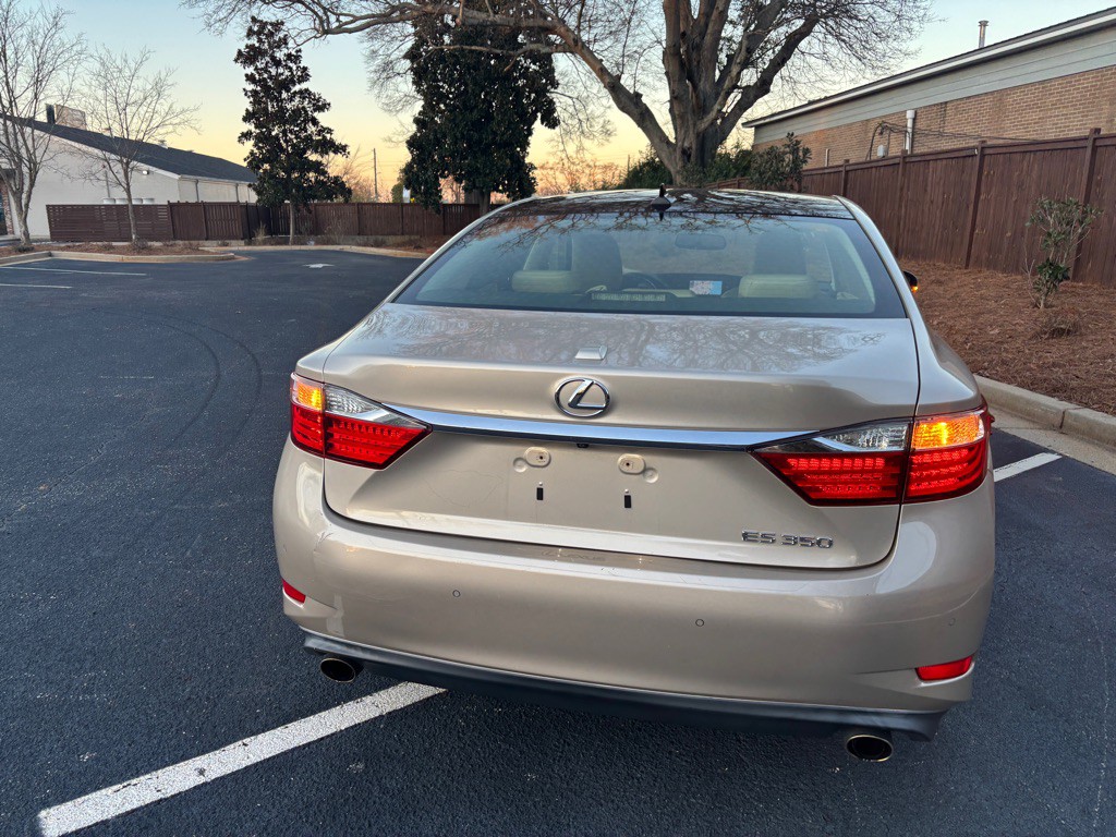 2013 Lexus ES Image 5