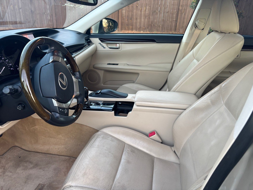 2013 Lexus ES Image 7