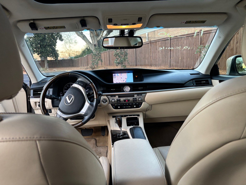 2013 Lexus ES Image 9