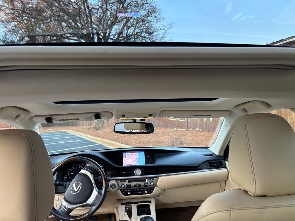 2013 Lexus ES Image 10