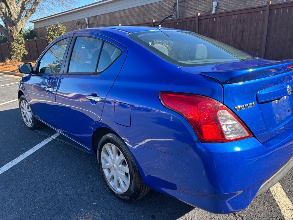 2016 Nissan Versa Image 4