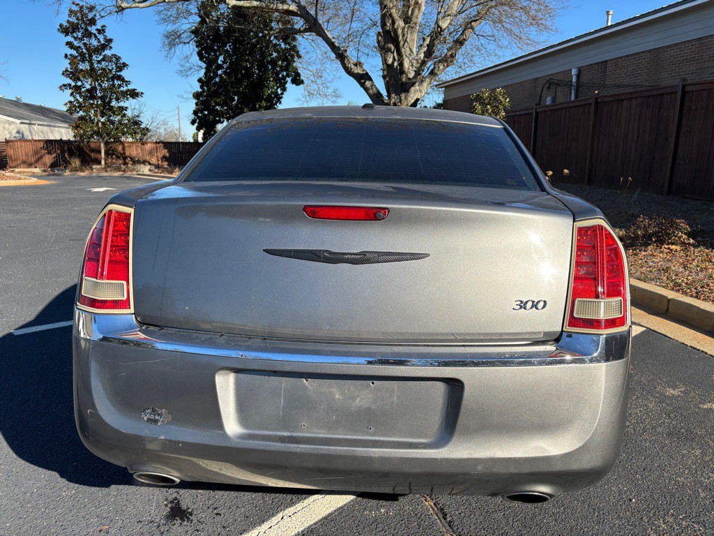 2012 Chrysler 300 Image 7