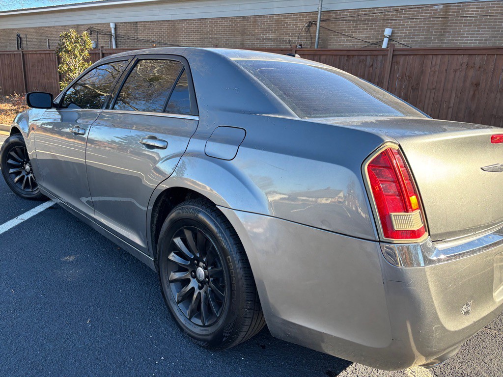 2012 Chrysler 300 Image 8