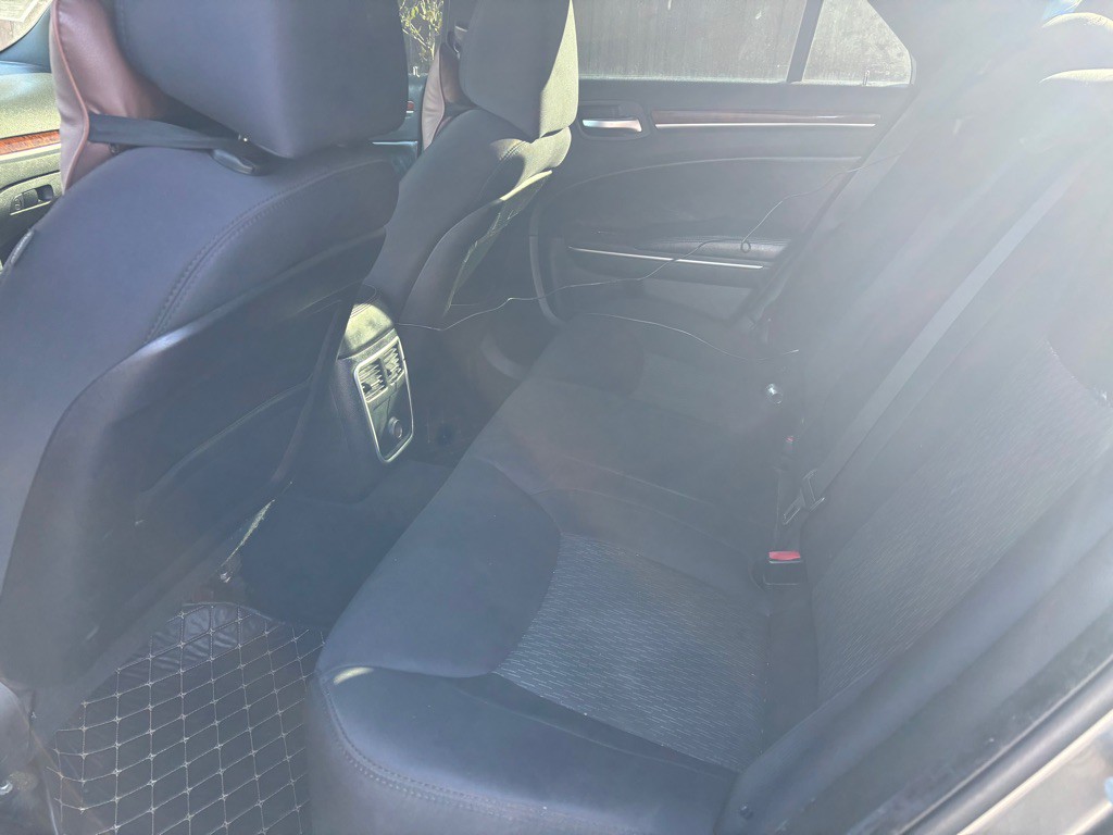 2012 Chrysler 300 Image 10