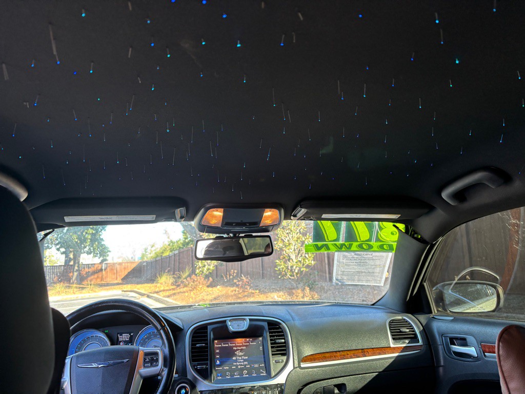 2012 Chrysler 300 Image 11