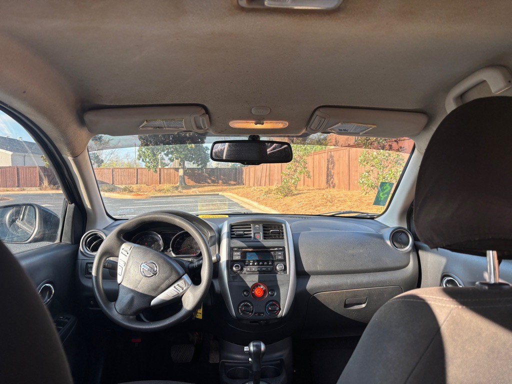 2016 Nissan Versa Image 9