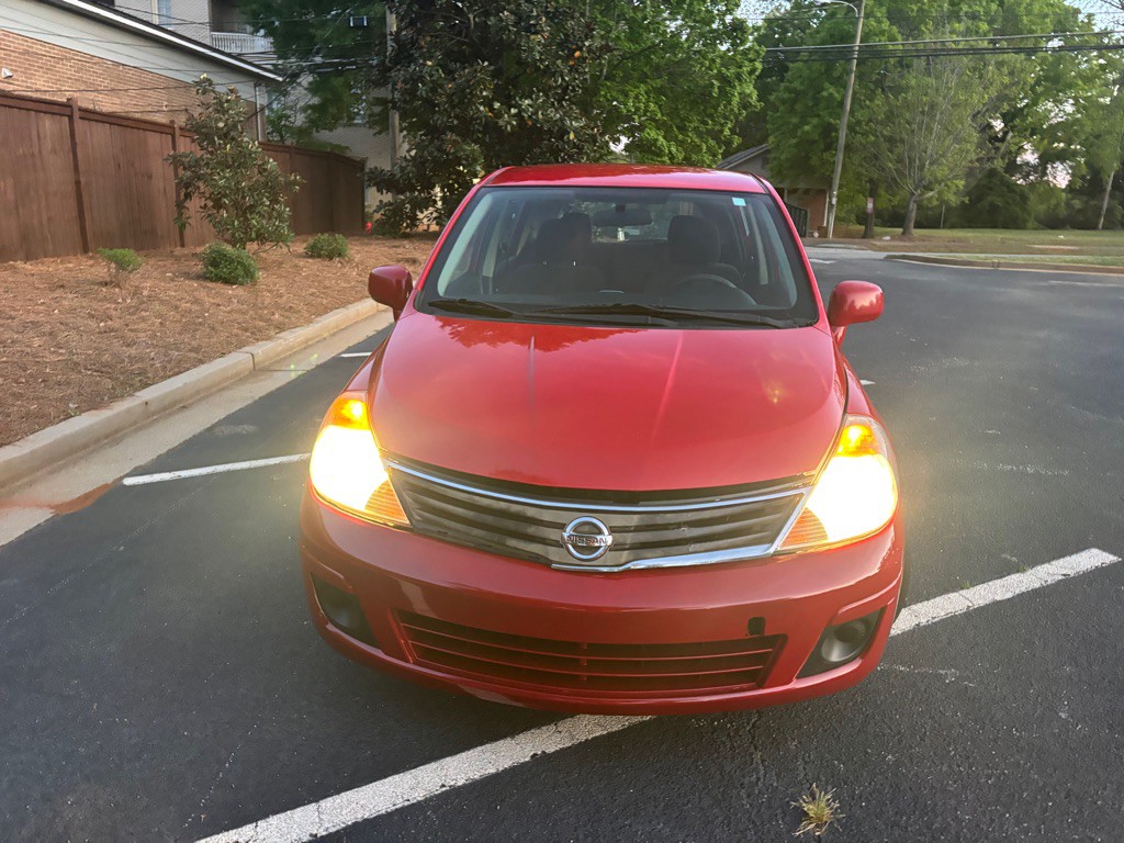 2011 Nissan Versa Image 2