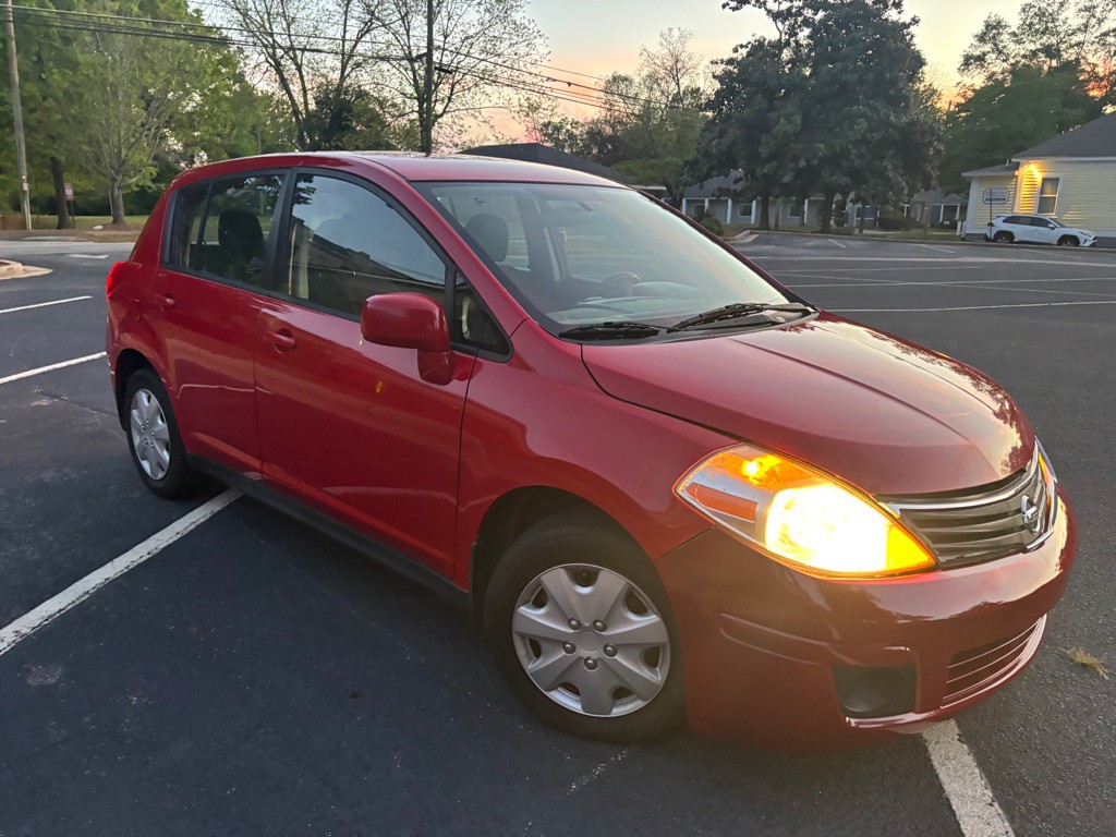 2011 Nissan Versa Image 3