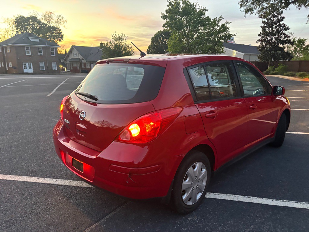 2011 Nissan Versa Image 4
