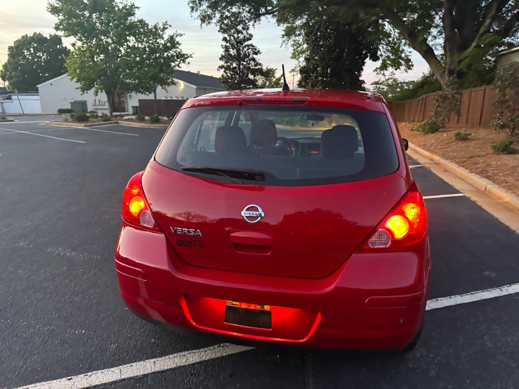2011 Nissan Versa Image 5
