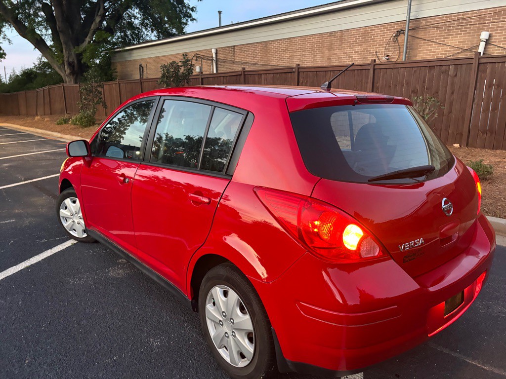 2011 Nissan Versa Image 6