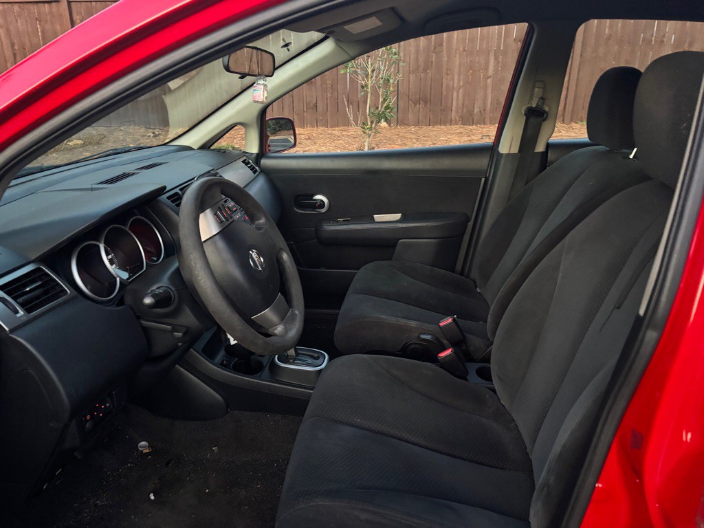 2011 Nissan Versa Image 7