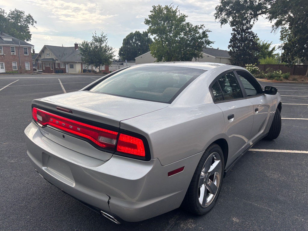 2011 Dodge Charger Image 4