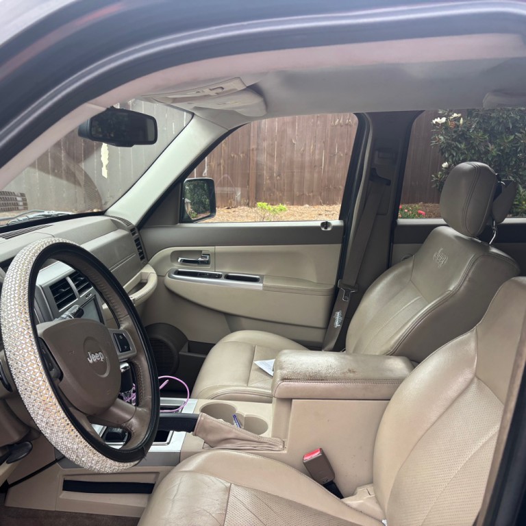 2010 Jeep Liberty Image 7