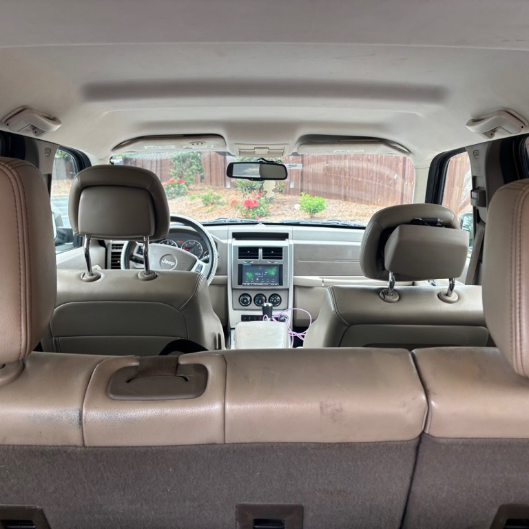 2010 Jeep Liberty Image 9