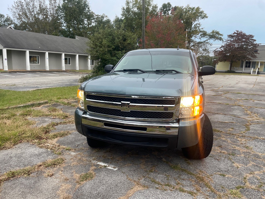 2011 Chevrolet Silverado 1500 Image 2