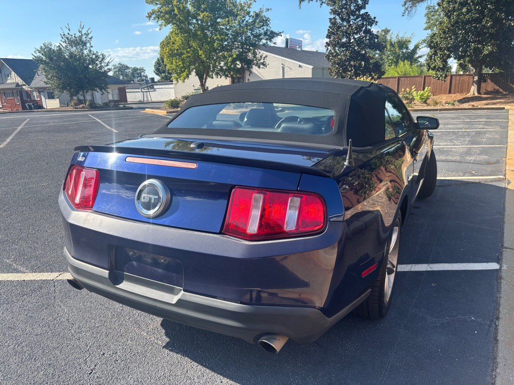 2010 Ford Mustang Image 4