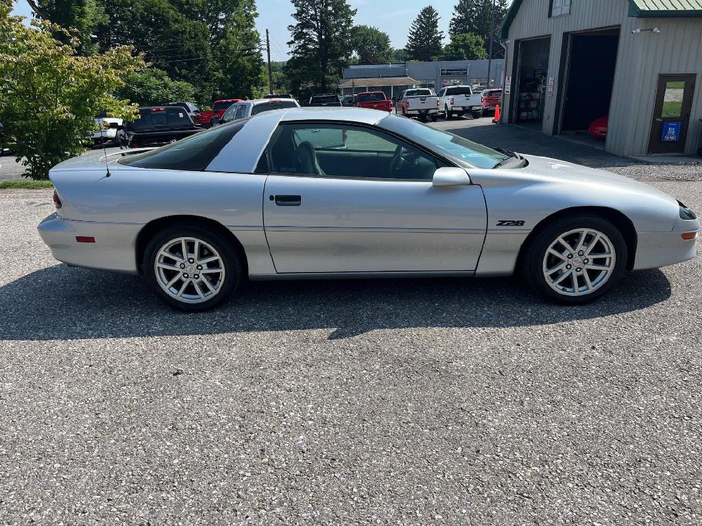 1997 Chevrolet Camaro Image 2