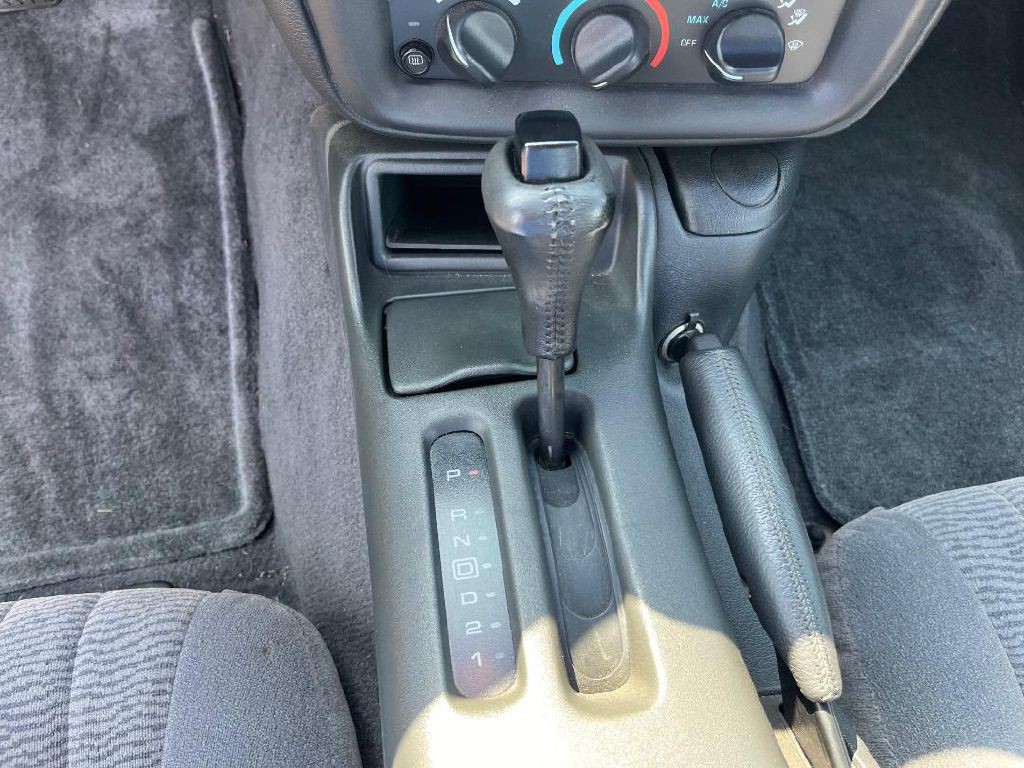 1997 Chevrolet Camaro Image 6