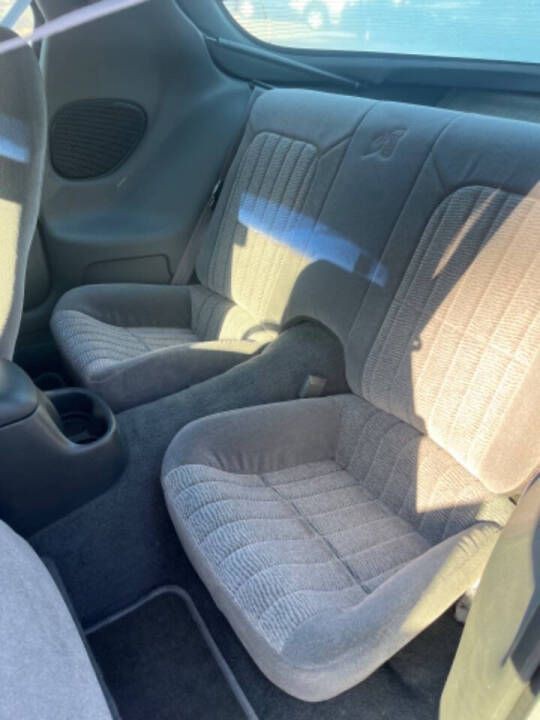 1997 Chevrolet Camaro Image 10