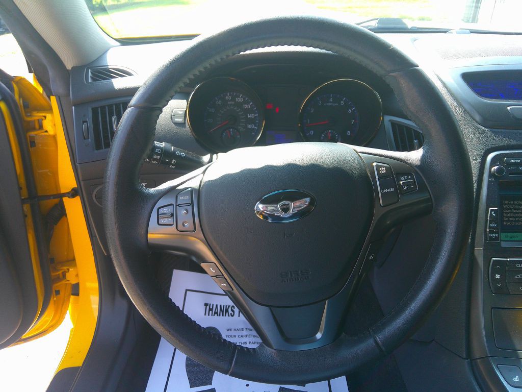 2012 Hyundai Genesis Image 17