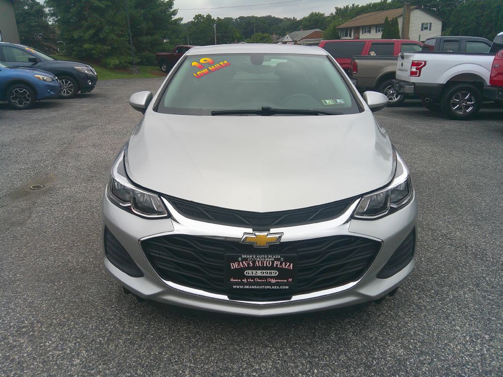 2019 Chevrolet Cruze Image 2