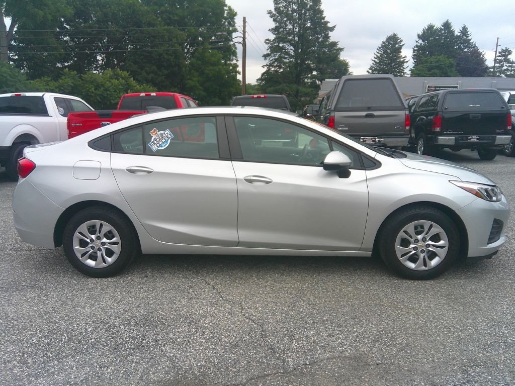 2019 Chevrolet Cruze Image 4