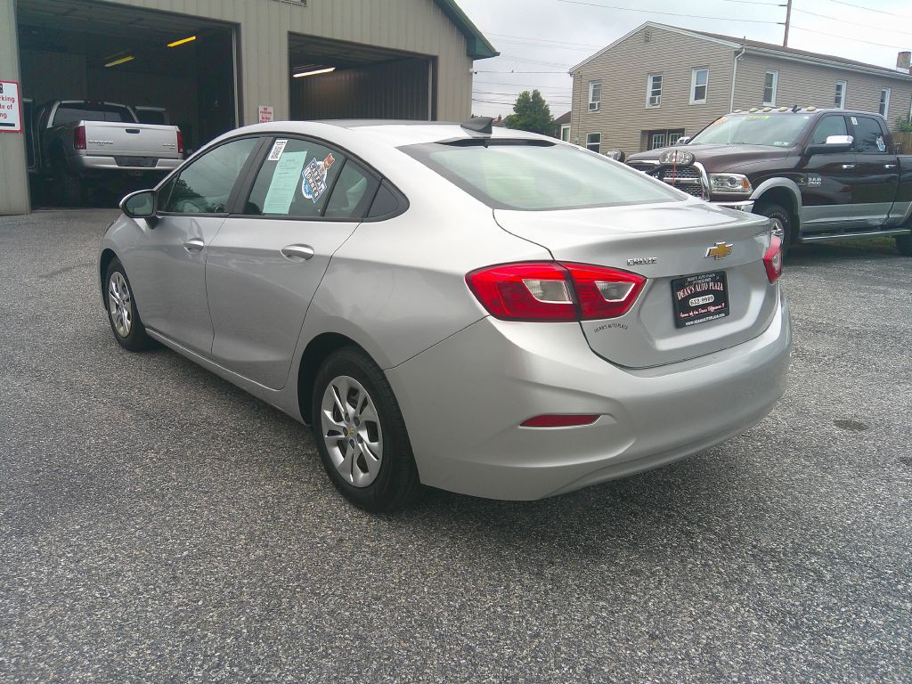 2019 Chevrolet Cruze Image 7