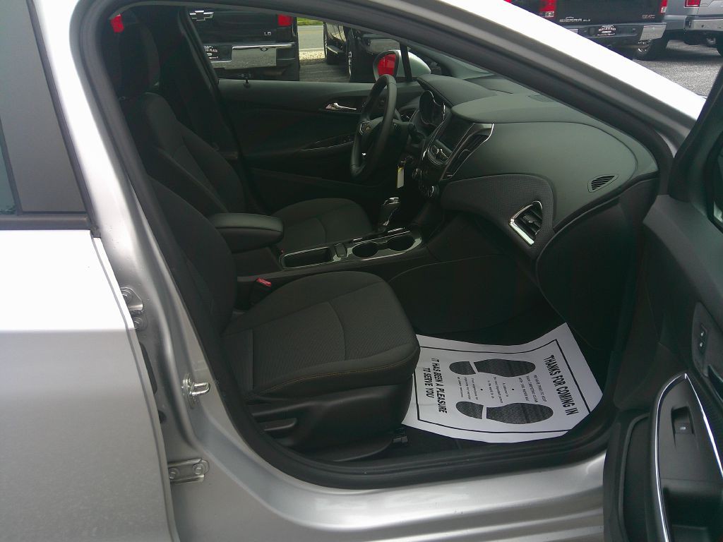 2019 Chevrolet Cruze Image 17