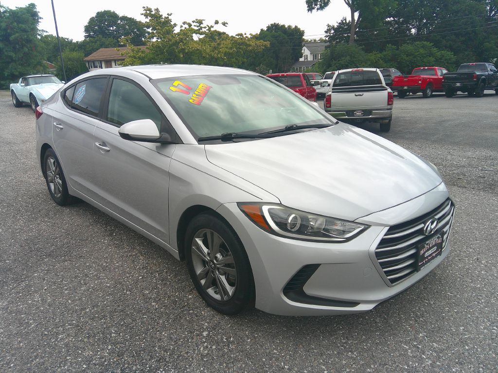 2017 Hyundai Elantra Image 3