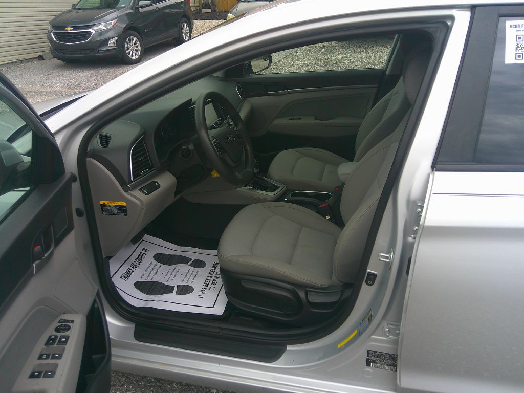 2017 Hyundai Elantra Image 9