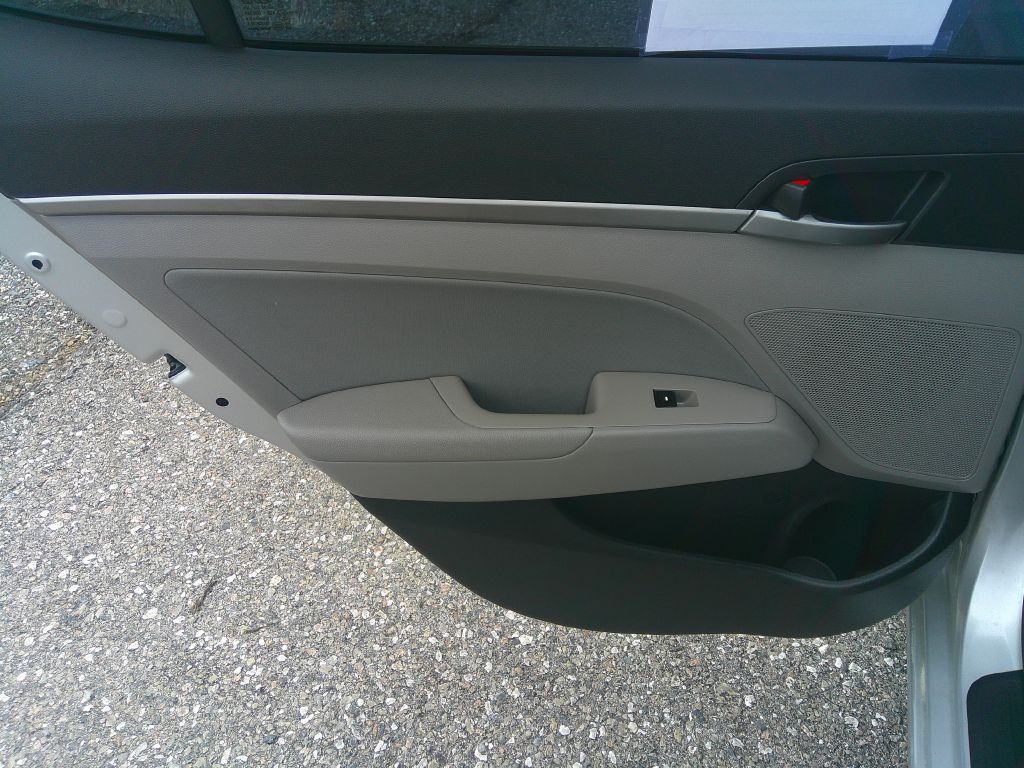 2017 Hyundai Elantra Image 12