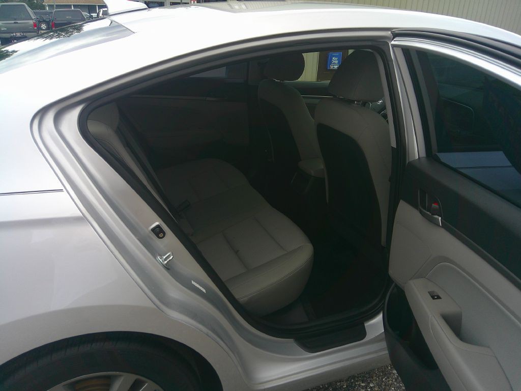 2017 Hyundai Elantra Image 14