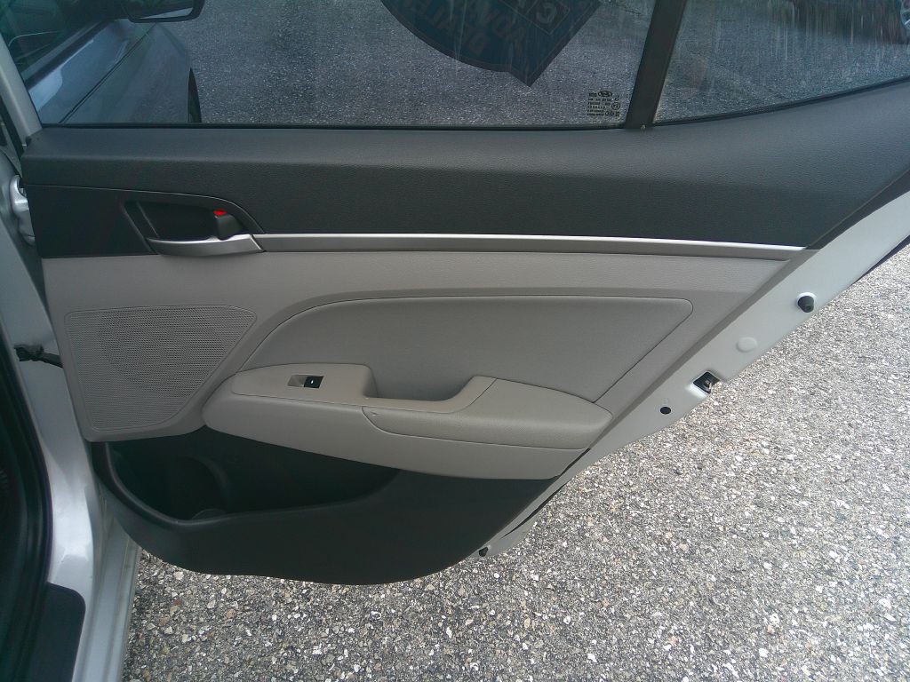 2017 Hyundai Elantra Image 15