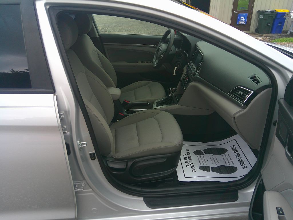2017 Hyundai Elantra Image 16