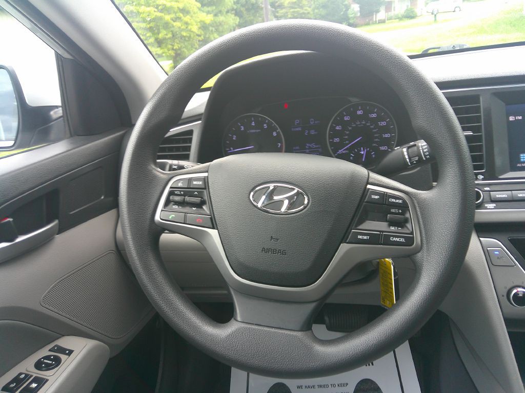 2017 Hyundai Elantra Image 19