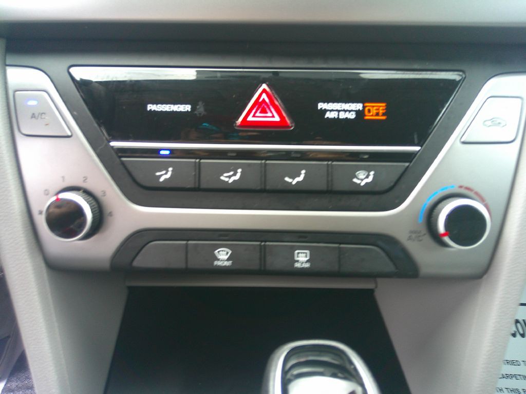 2017 Hyundai Elantra Image 24