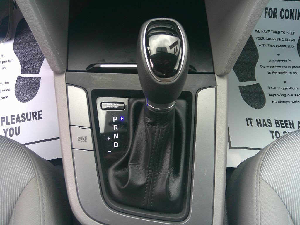 2017 Hyundai Elantra Image 25